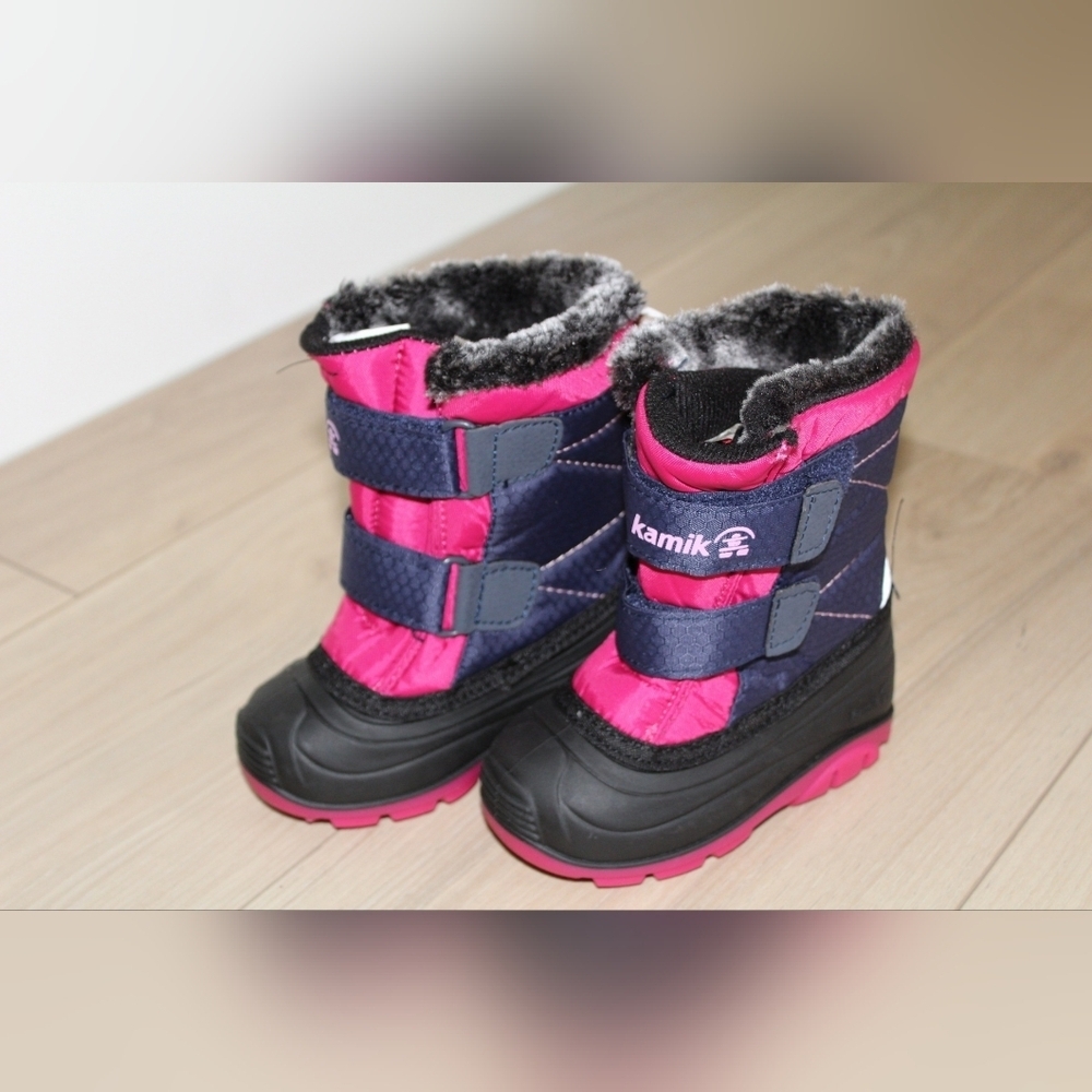 NWT Kamik toddlers pink & purple snowboots, size 6